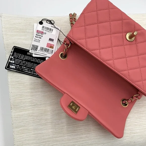 Chanel mini rectangular Pearl Crush. Lambskin bag - Picture 5 of 10